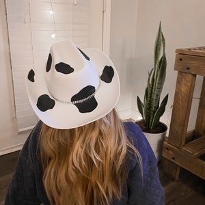 Cowprint cowboy hat